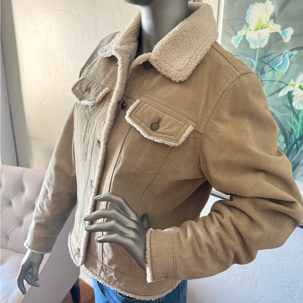 St. John’s Bay Tan Suede Leather Sherpa Cropped Western Women's Trucker Jacket - Picture 2 of 16